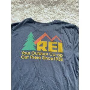 REI Co-op Men’s XXL Gray Logo Themed Short Sleeved Tee. Grt. Shape